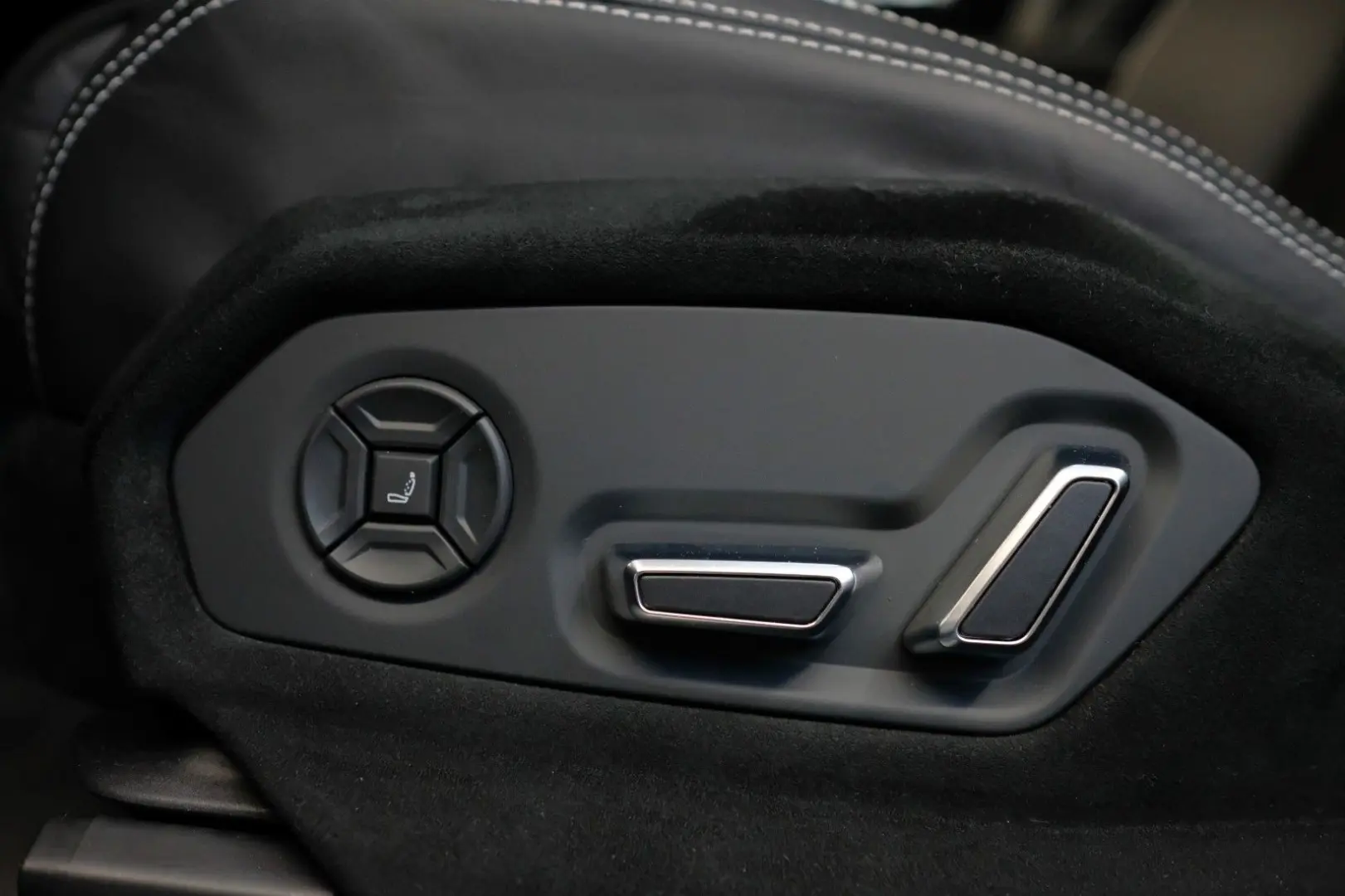 Urus Performante/CARBON BONNET+ROOF/B&O/ADAS/AKR
