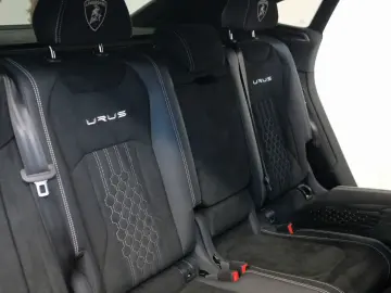 Urus Performante/CARBON BONNET+ROOF/B&O/ADAS/AKR