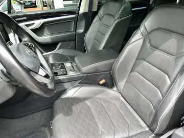 Touareg 3.0 TSI eHybrid 4Motion Elegance AHK Pan