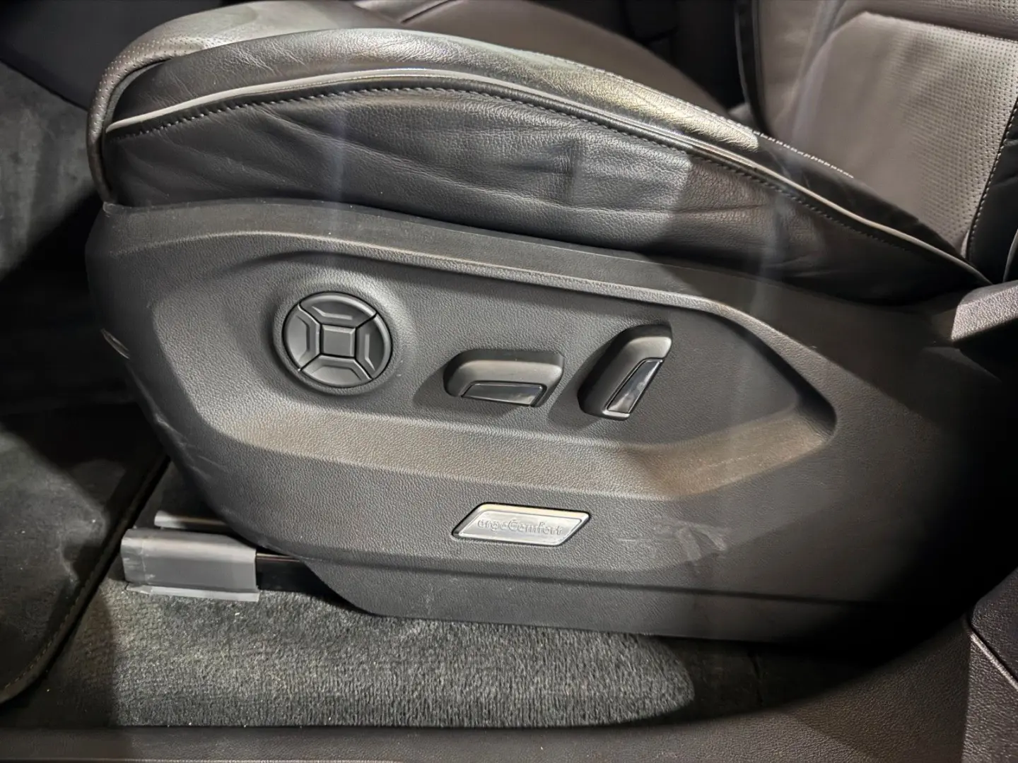 Touareg 3.0 TDI R-Line 4Motion  /LED/CAM/AHK/ACC