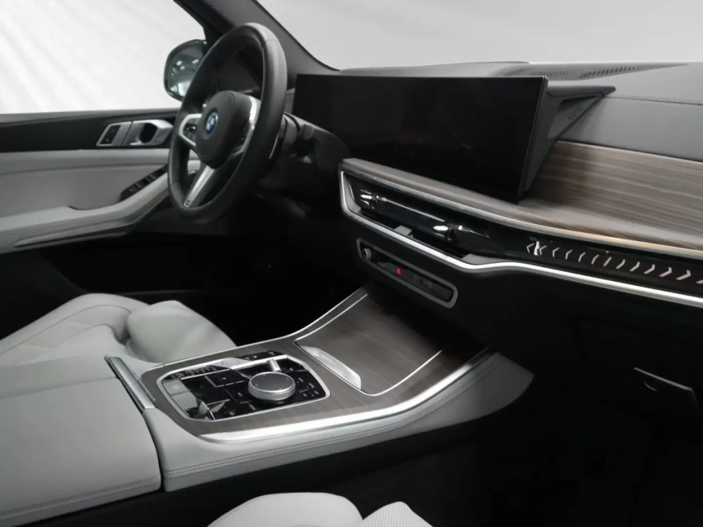 BMW X5 xDrive50e M Sport|AHK|SkyLounge