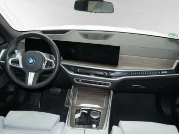 BMW X5 xDrive50e M Sport|AHK|SkyLounge