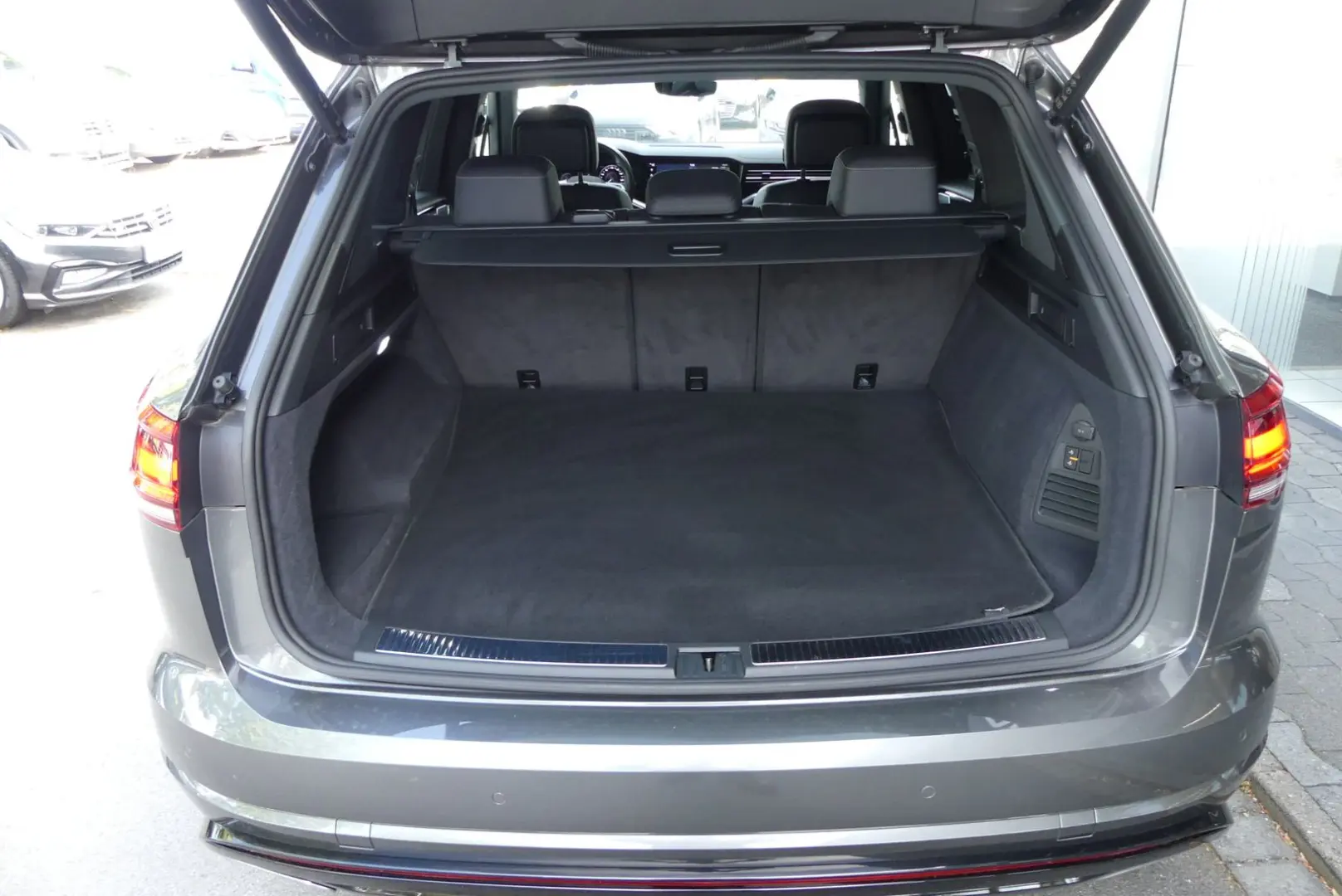Touareg R-Line 4Motion*ACC*Virtual*Dynaudio*AHK