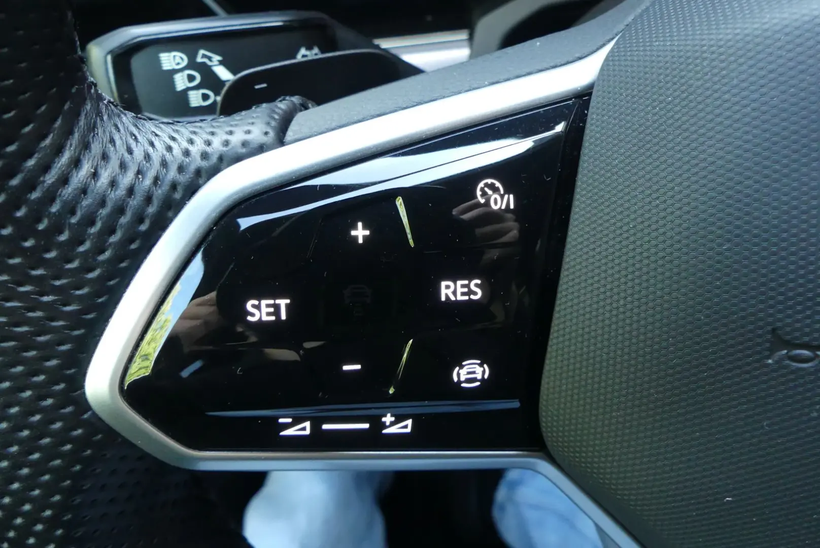 Touareg R-Line 4Motion*ACC*Virtual*Dynaudio*AHK