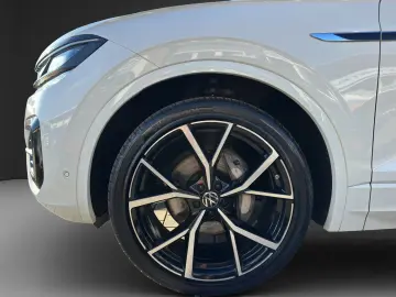 TOUAREG 3.0 TDI 4M R-LINE / PANO / LUFTFEDERUNG