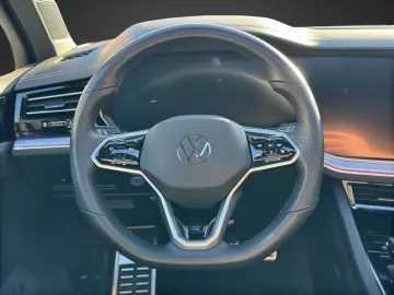 TOUAREG 3.0 TDI 4M R-LINE / PANO / LUFTFEDERUNG