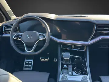 TOUAREG 3.0 TDI 4M R-LINE / PANO / LUFTFEDERUNG