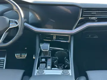 TOUAREG 3.0 TDI 4M R-LINE / PANO / LUFTFEDERUNG