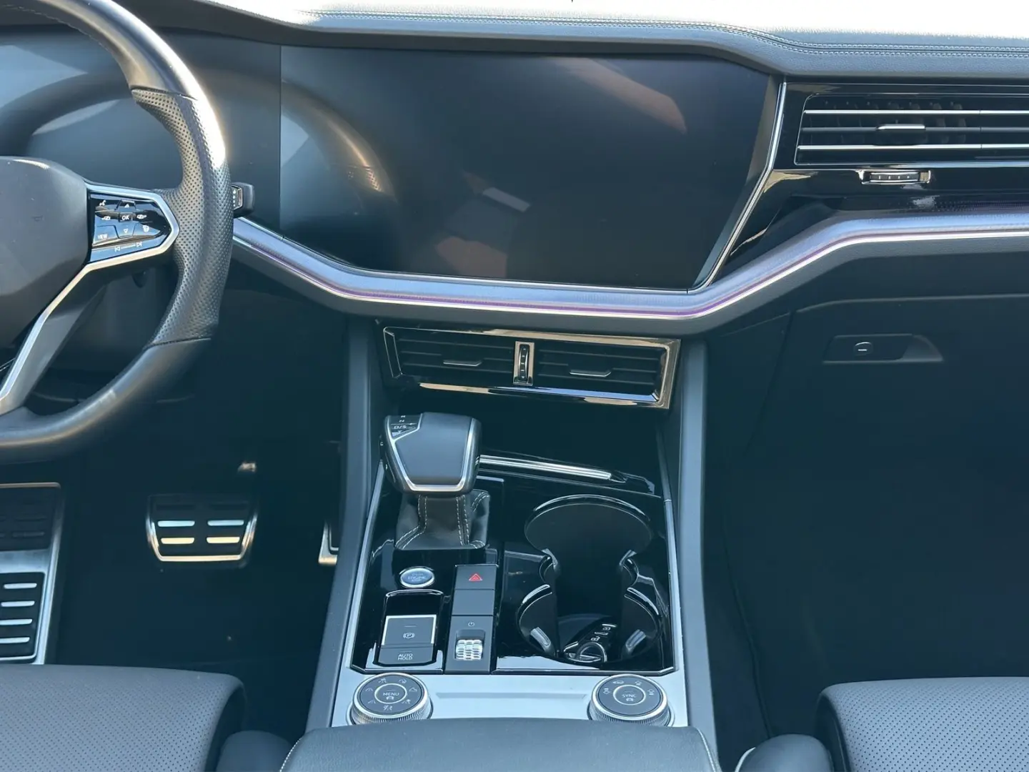 TOUAREG 3.0 TDI 4M R-LINE / PANO / LUFTFEDERUNG