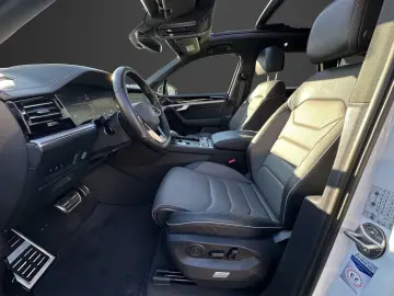 TOUAREG 3.0 TDI 4M R-LINE / PANO / LUFTFEDERUNG