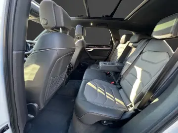 TOUAREG 3.0 TDI 4M R-LINE / PANO / LUFTFEDERUNG