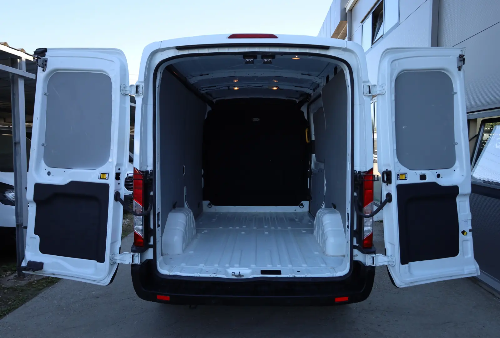 Ford Transit L2H2 2.0D 130CP