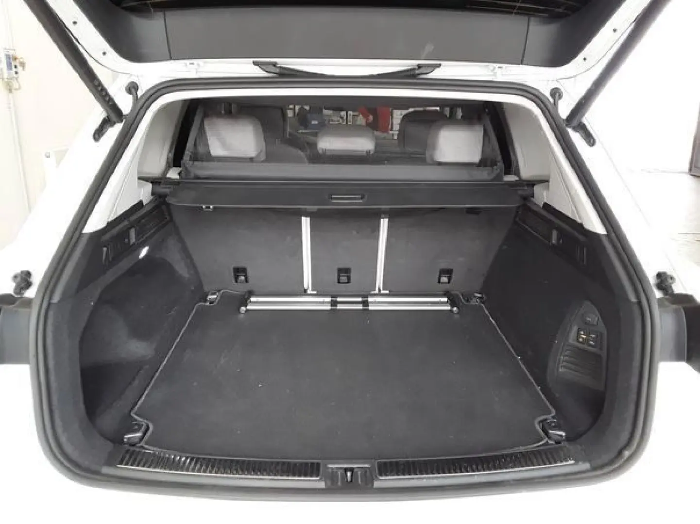 Touareg R-LINE BLACK 3.0TSI 340PS NP.109T STDHZG