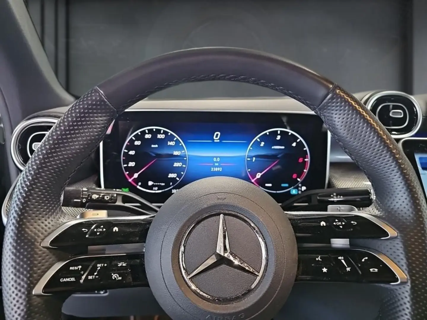 GLC 300 d 4M AMG +KAM.+LED+DISTR.+AMBI.+PANO+AHK