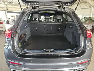 GLC 300 d 4M AMG +KAM.+LED+DISTR.+AMBI.+PANO+AHK
