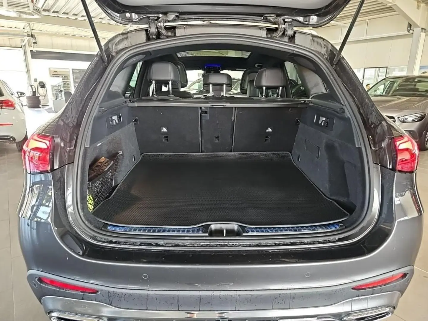GLC 300 d 4M AMG +KAM.+LED+DISTR.+AMBI.+PANO+AHK