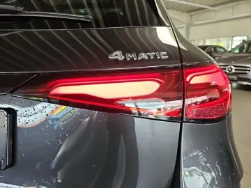 GLC 300 d 4M AMG +KAM.+LED+DISTR.+AMBI.+PANO+AHK