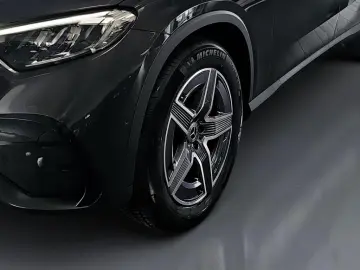 GLC 300 d 4M AMG +KAM.+LED+DISTR.+AMBI.+PANO+AHK
