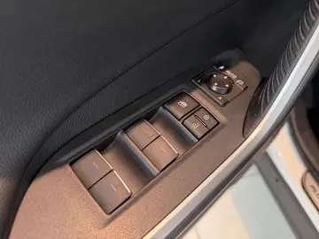 RAV 4 Plug-in-Hybrid *LED*ACC*CAM*CarPlay*4x SHZ