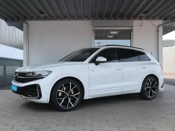 Volkswagen Touareg R-Line 3.0 V6 TSI DSG 4Motion PANO