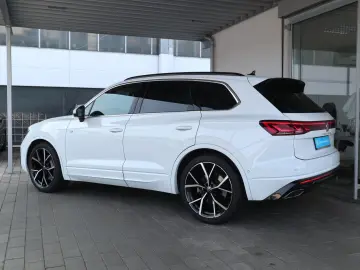 Volkswagen Touareg R-Line 3.0 V6 TSI DSG 4Motion PANO