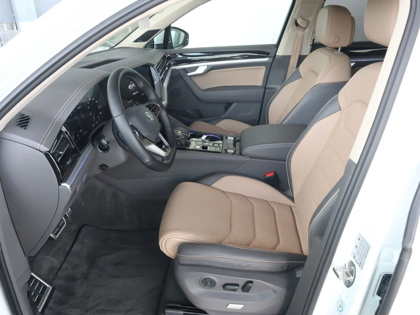 Volkswagen Touareg R-Line 3.0 V6 TSI DSG 4Motion PANO