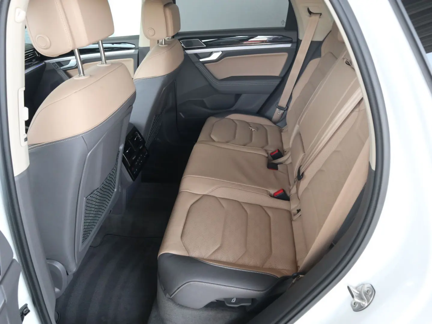 Volkswagen Touareg R-Line 3.0 V6 TSI DSG 4Motion PANO