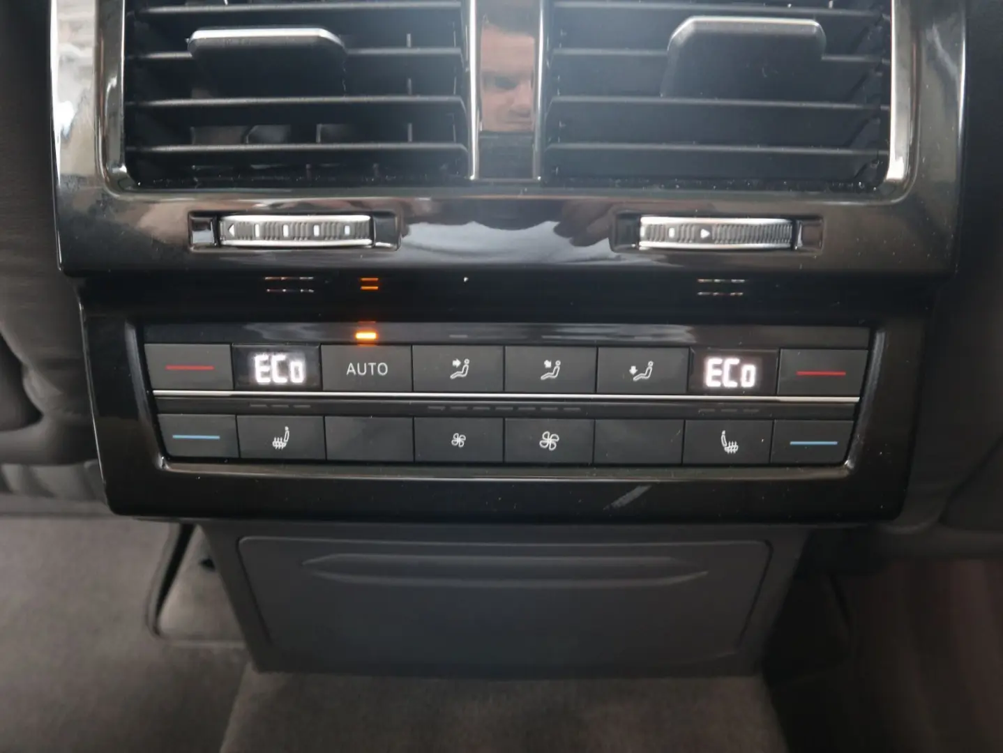 Volkswagen Touareg R-Line 3.0 V6 TSI DSG 4Motion PANO