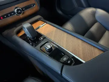 XC90 B5 AWD Plus/ACC/PANO/RFK/CARPLAY/7-SITZER