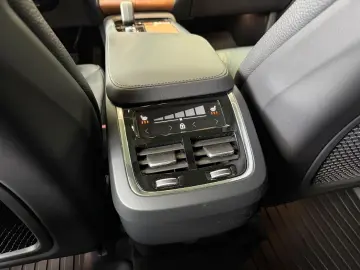 XC90 B5 AWD Plus/ACC/PANO/RFK/CARPLAY/7-SITZER