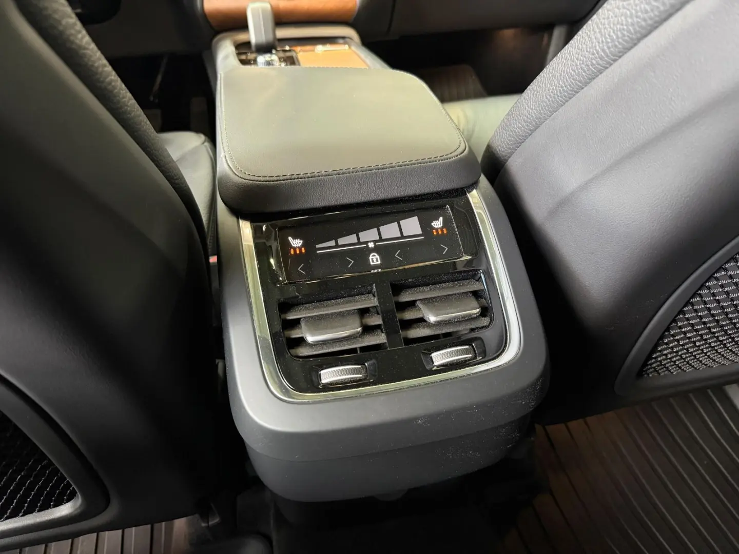 XC90 B5 AWD Plus/ACC/PANO/RFK/CARPLAY/7-SITZER