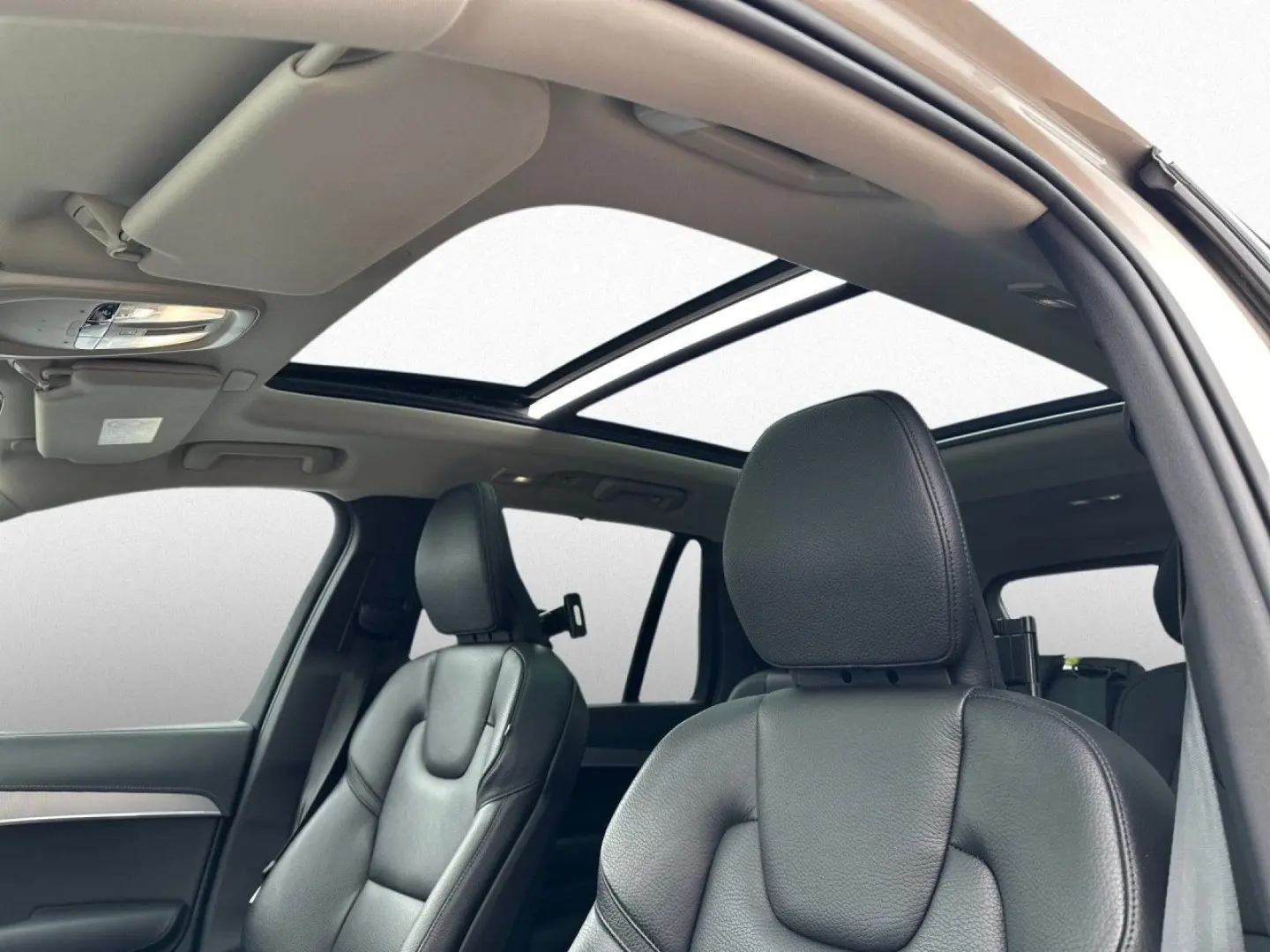 XC90 B5 AWD Plus Bright 360° Stdhz AHK Pano 21