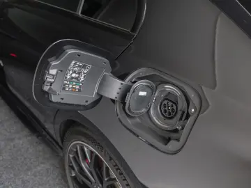 Mercedes-Benz C 63 S AMG   E-performance panorama