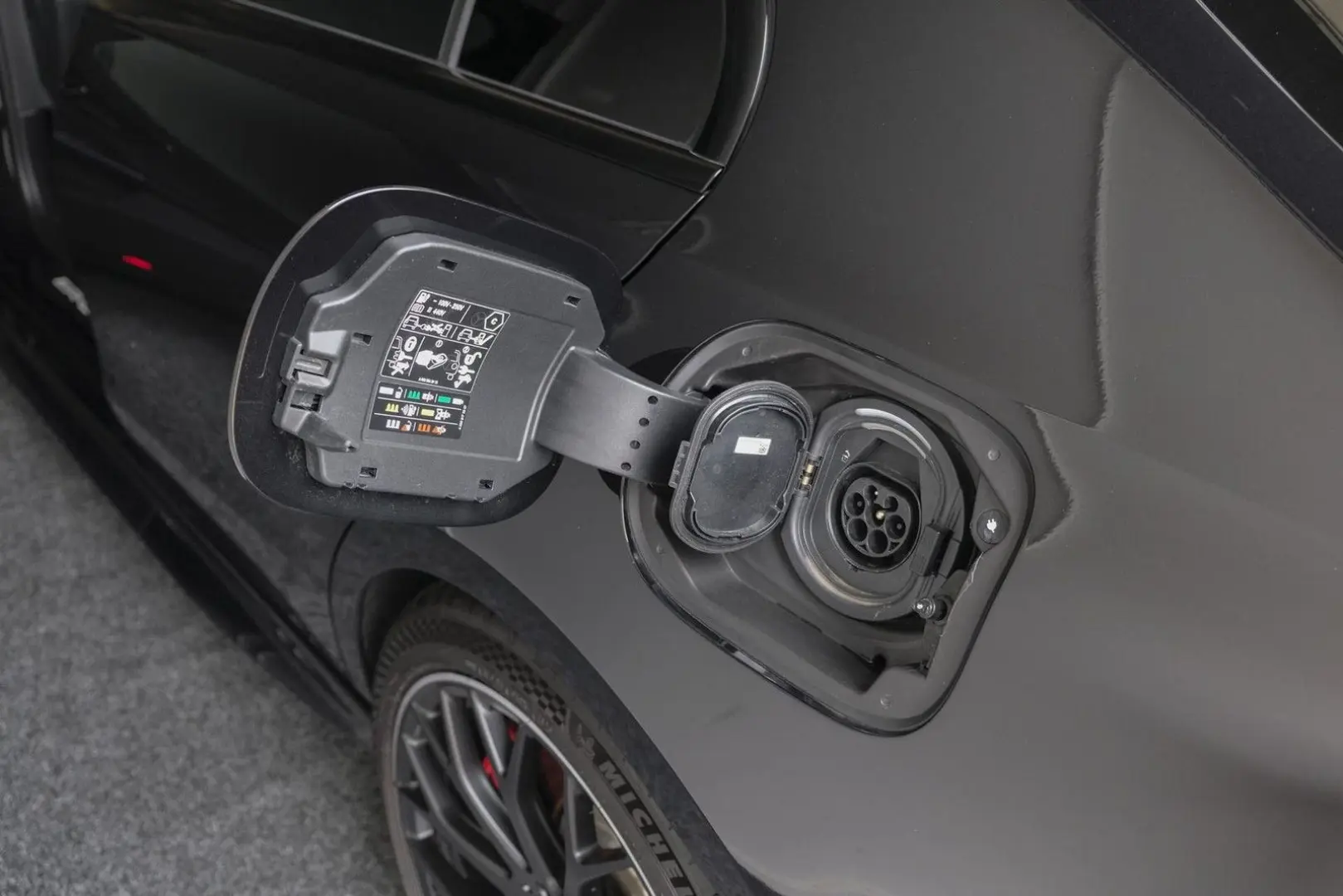 Mercedes-Benz C 63 S AMG   E-performance panorama
