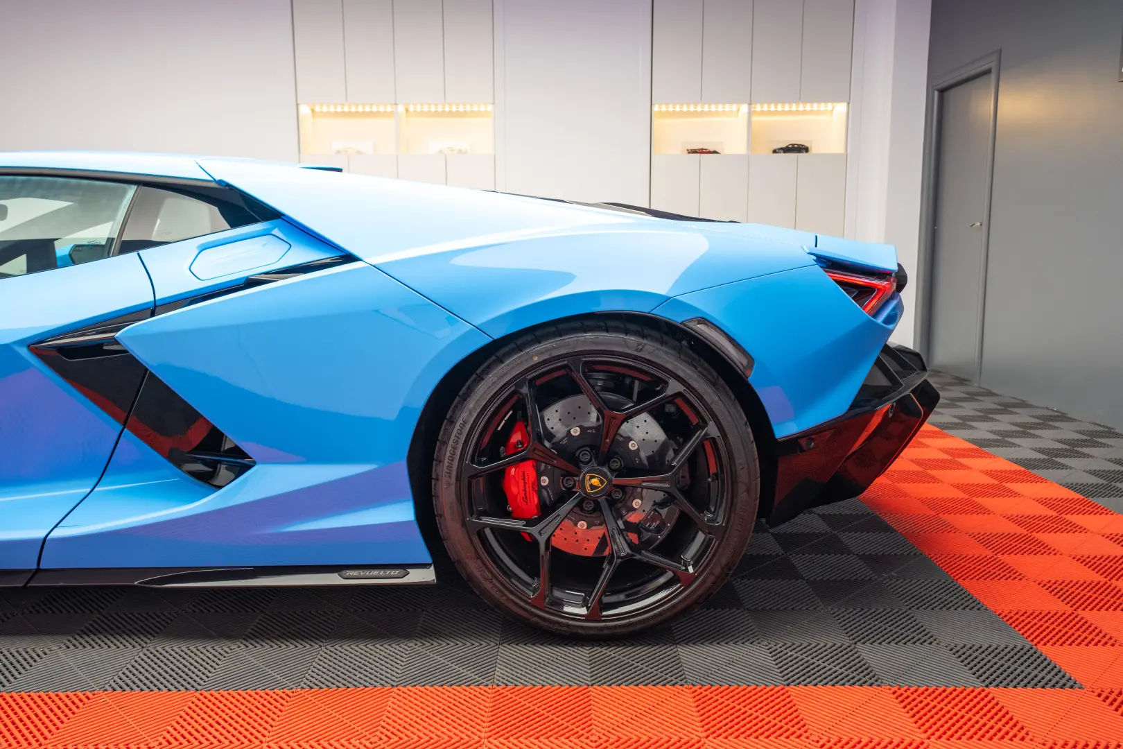 Lamborghini Revuelto