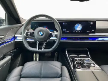 740d M-Sport SkyLounge Fond-Entert. BAB-Ass. 21