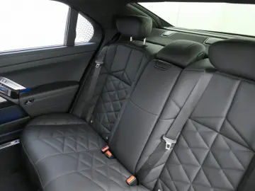 740d xDrive M Sport SKYLOUNGE LUFT HUD SOFT 360