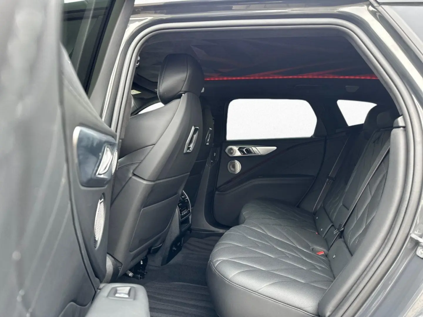 XM M Driver's Package Massage B/W ACC AHK 23