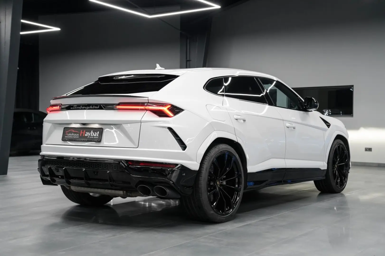Urus Pano-3D B&O-Massage-23