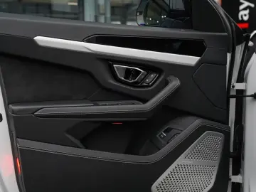 Urus Pano-3D B&O-Massage-23