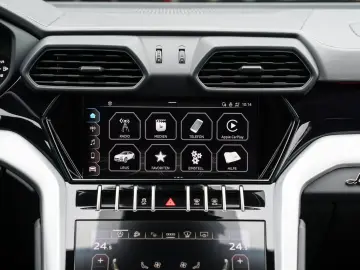 Urus Pano-3D B&O-Massage-23