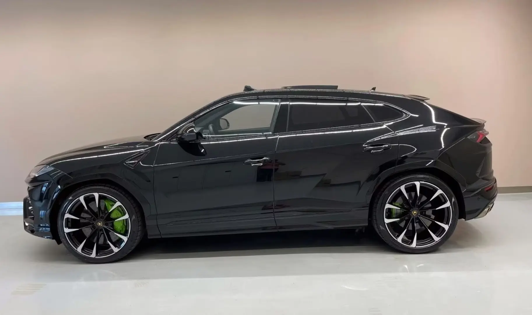Urus  ad Personam, 23