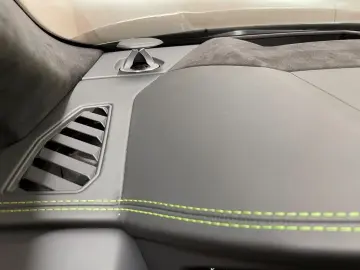 Urus  ad Personam, 23
