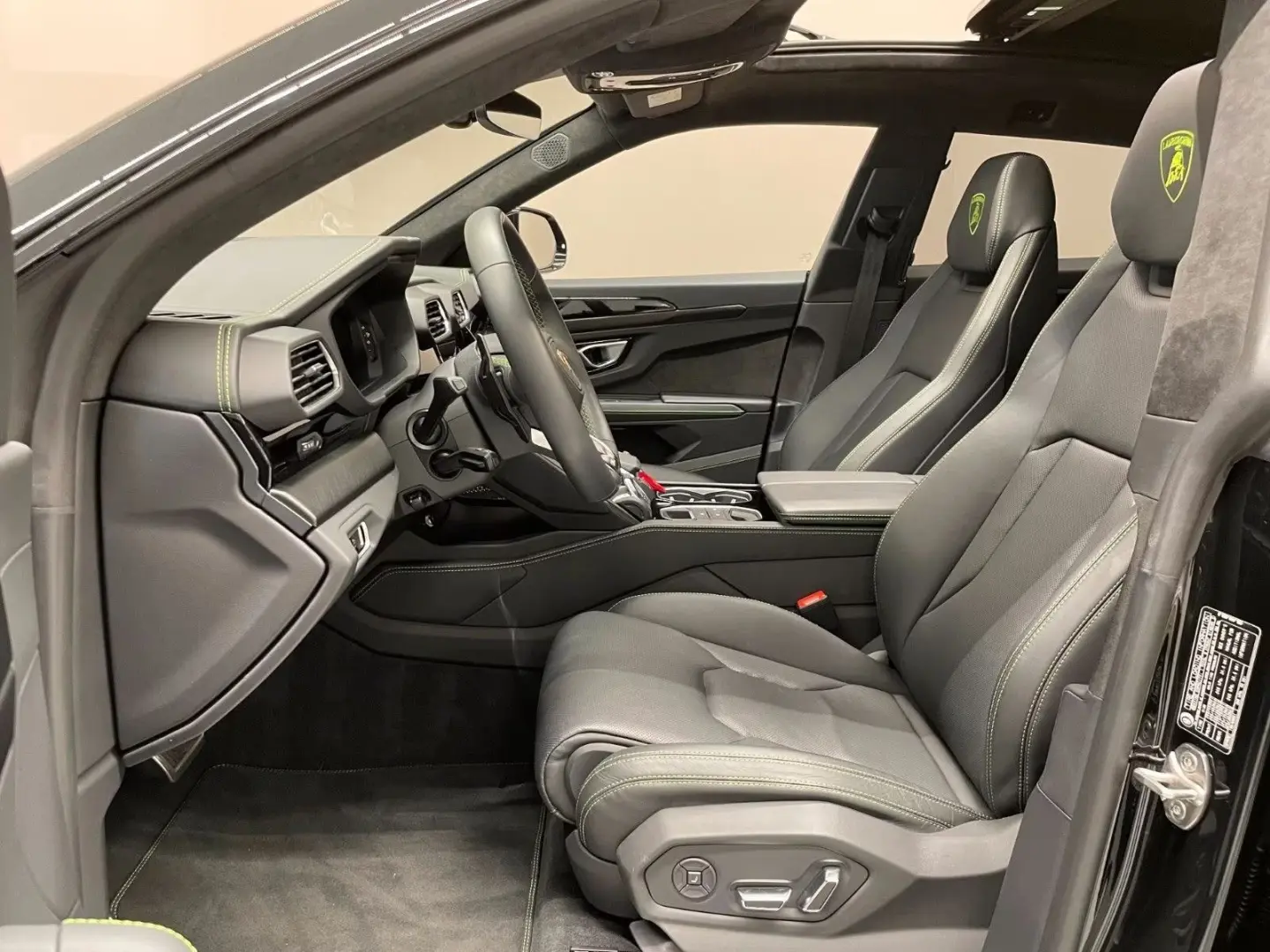 Urus  ad Personam, 23