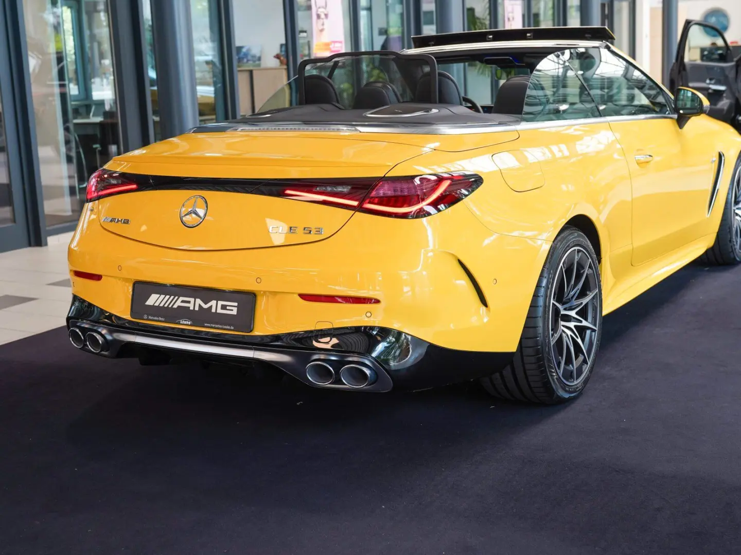 Mercedes-Benz CLE 53 AMG 4M+ Cabrio  Night Massage