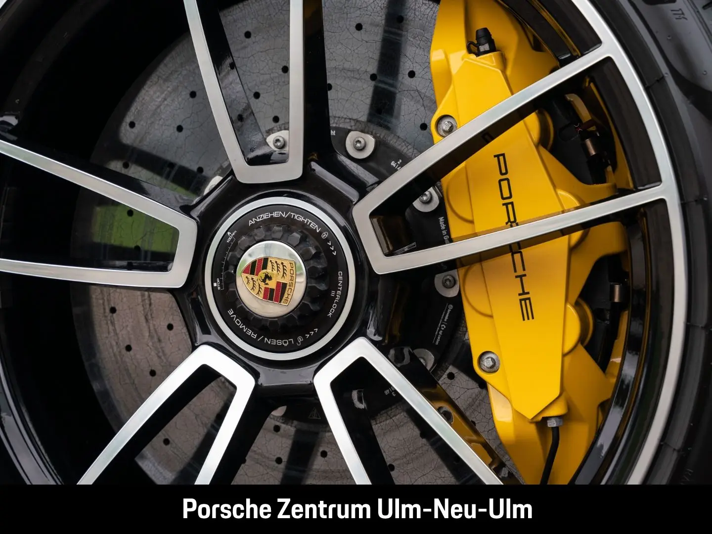992 911 Turbo S Pythongrün Sportabgasanlage LED