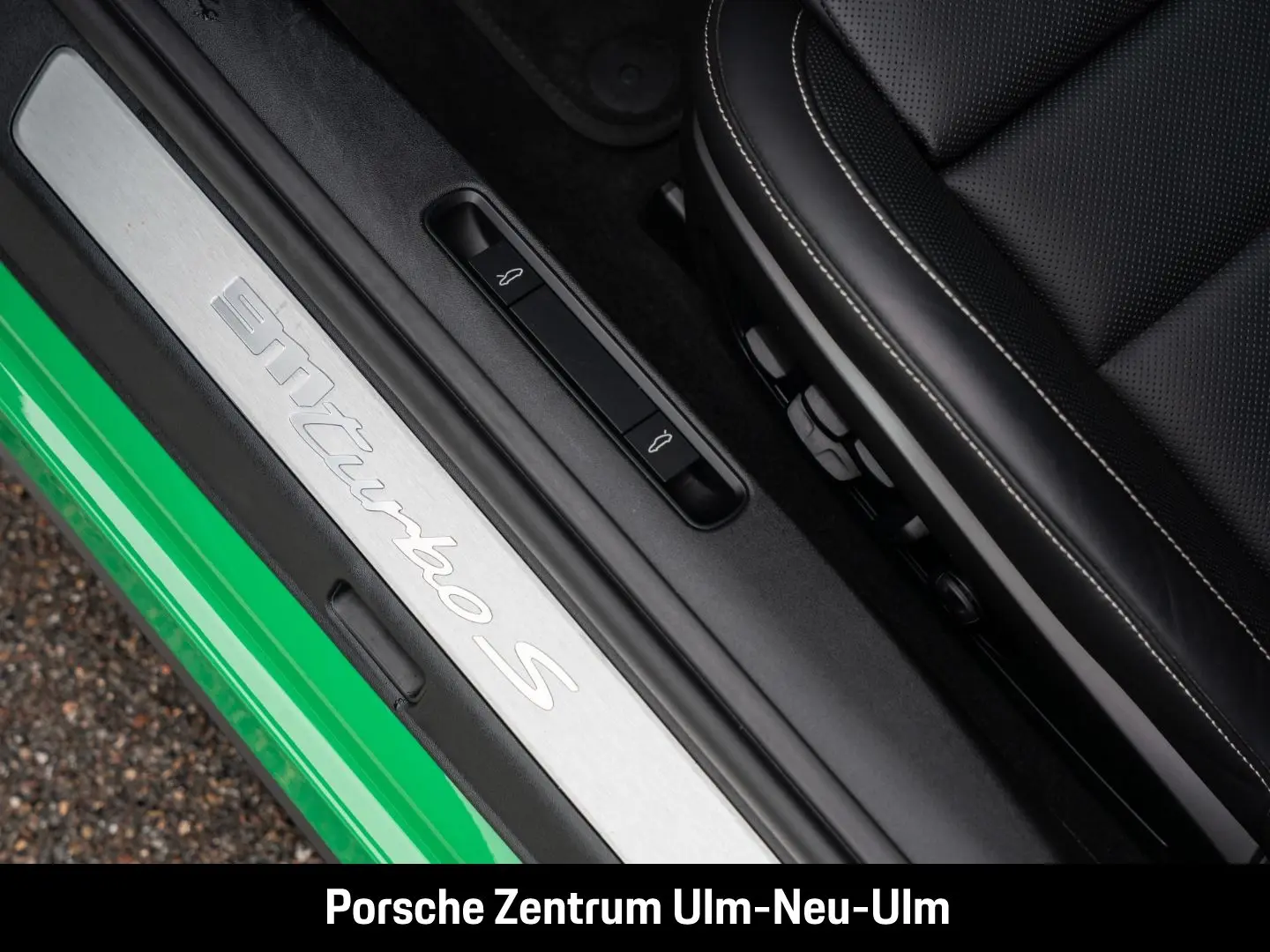 992 911 Turbo S Pythongrün Sportabgasanlage LED