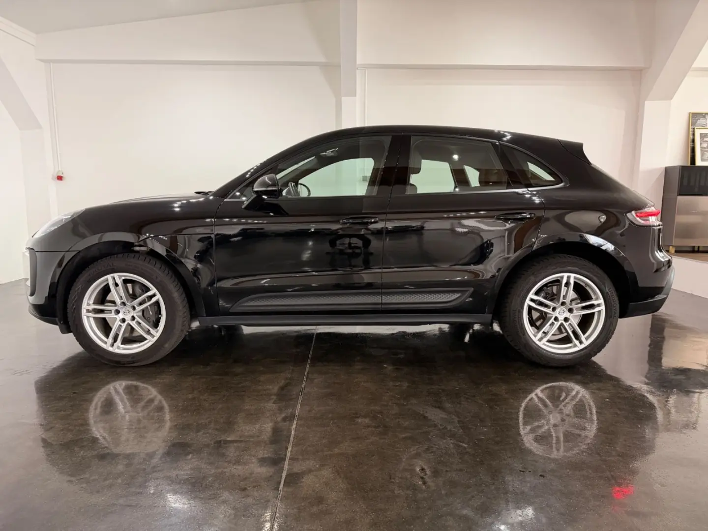 Macan 2.0 L Model 2023 DAB+