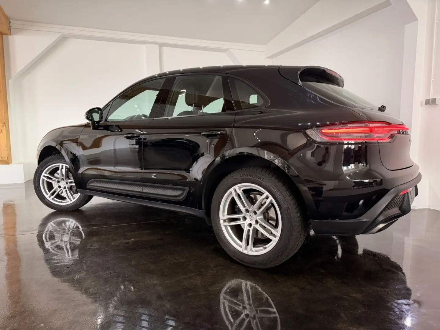 Macan 2.0 L Model 2023 DAB+