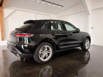 Macan 2.0 L Model 2023 DAB+